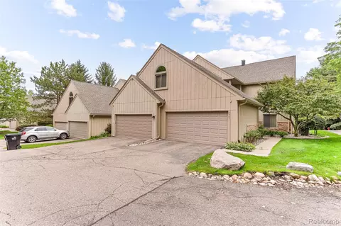 29231 Laurel Dr #80, Farmington Hills, MI 48331