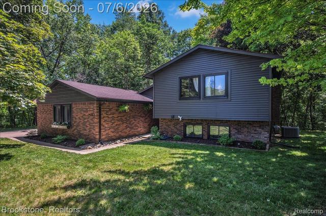 5067 Algonquin Blvd, Independence, MI 48348