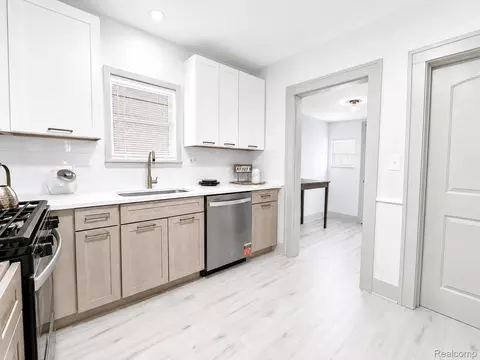 Kitchen - 214 E Hazelhurst St, Ferndale, MI 48220 photo 2 of 2