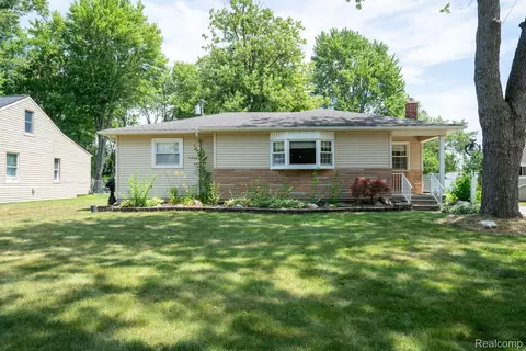 3321 Lafayette Dr, Trenton, MI 48183