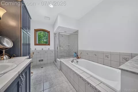 Bath - 1621 Preservation Ln, St. Clair, MI 48079 photo 4 of 7