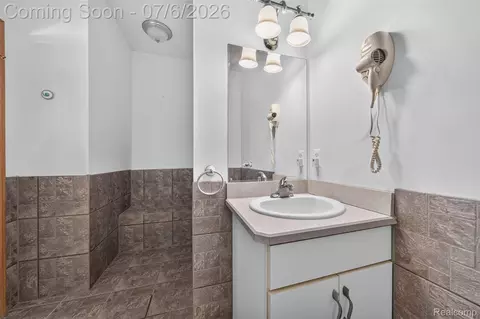 Bath - 1621 Preservation Ln, St. Clair, MI 48079 photo 2 of 7