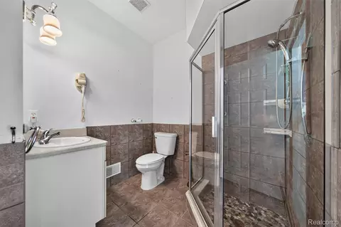 Bath - 1621 Preservation Ln, St. Clair, MI 48079 photo 2 of 7