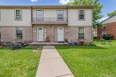 35479 Turner Dr #231, Sterling Heights, MI 48312