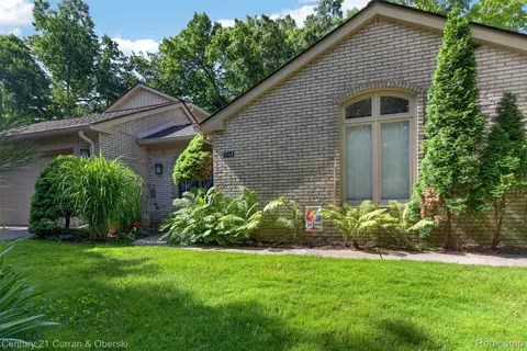 1148 Hillpointe Cir #74, Bloomfield Township, MI 48304