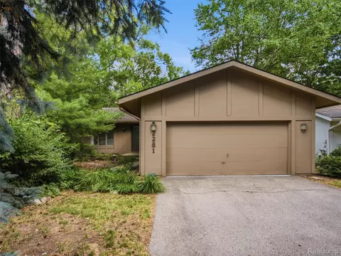 2281 Forest Gln, West Bloomfield, MI 48324