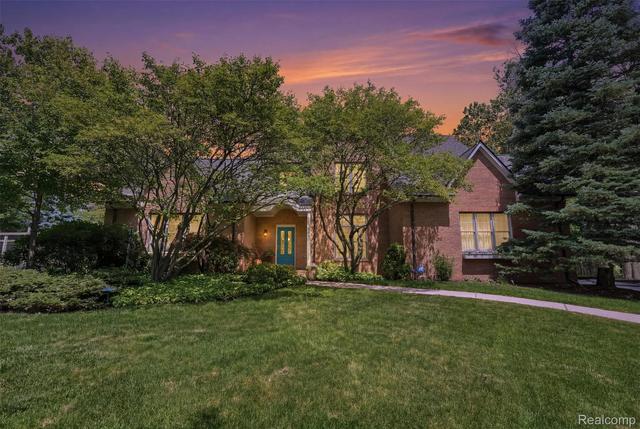 34555 Quaker Valley Rd, Farmington Hills, MI 48331