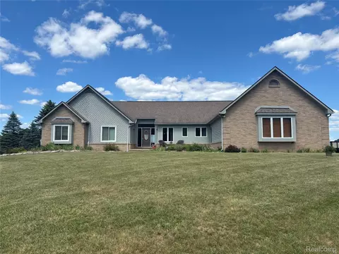 725 S Sashabaw Rd, Brandon, MI 48462
