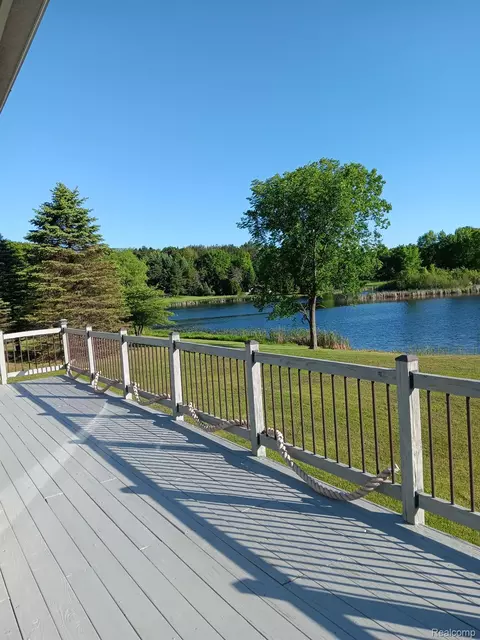 725 S Sashabaw Rd, Brandon, MI 48462