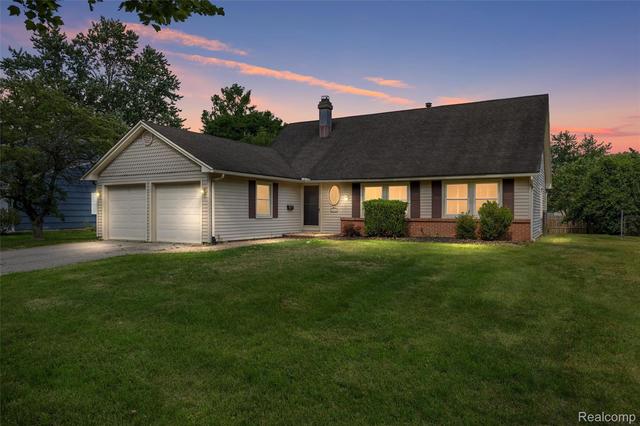 4942 Butler Dr, Troy, MI 48085