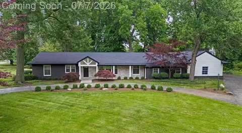 5671 Shadow Ln, Bloomfield Hills, MI 48302