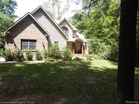 3217 Pineview Trl, Genoa, MI 48843