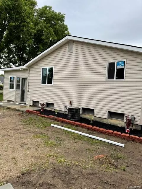 29301 Rockcastle St, Farmington Hills, MI 48336