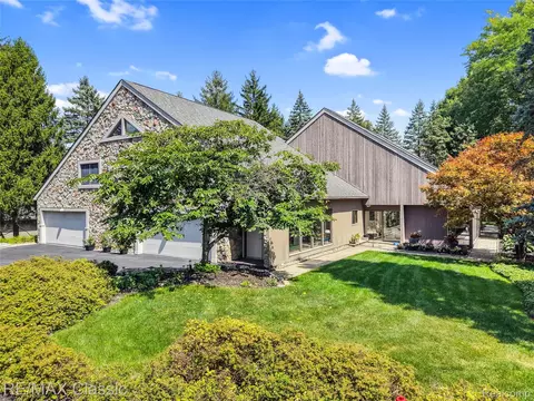 2953 Little Ln, Bloomfield Hills, MI 48302