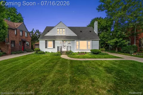 26642 York Rd, Huntington Woods, MI 48070