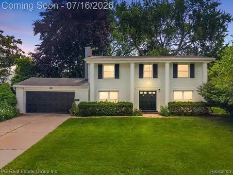 24132 Saint Mary Ct, Farmington, MI 48336