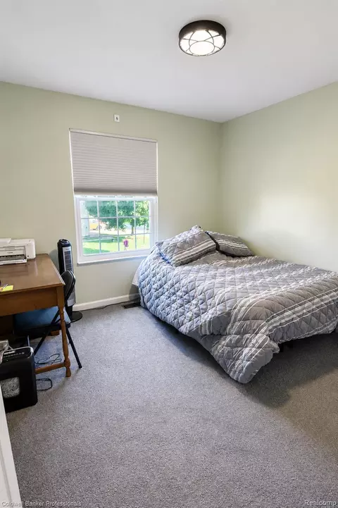 Bedroom - 3182 Beechtree Ct, Orion, MI 48360 photo 3 of 4