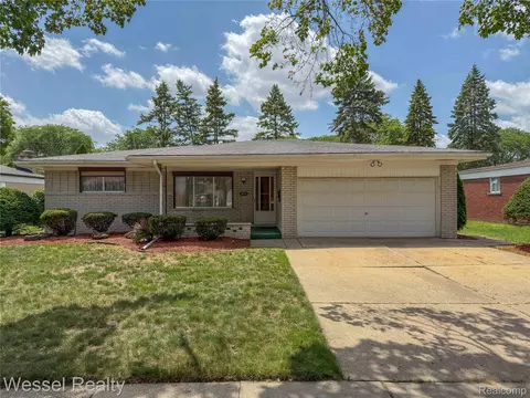 3446 Girard Dr, Warren, MI 48092