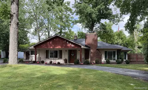 1475 Avondale St, Sylvan Lake, MI 48320