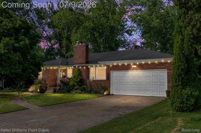 2731 Crooks Rd, Royal Oak, MI 48073