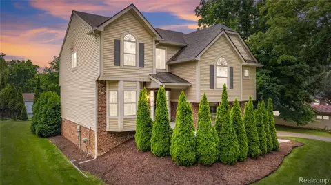 730 Leon Rd, Walled Lake, MI 48390