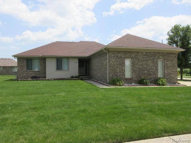 33882 Lipke St, Clinton Township, MI 48035