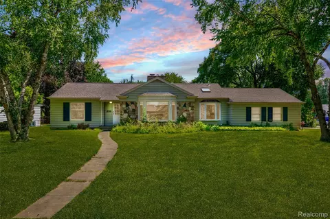 19455 Coral Gables St, Southfield, MI 48076