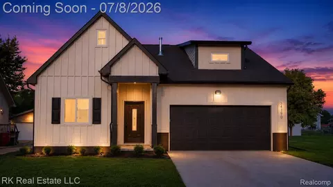 34390 Maynard St, Clinton Township, MI 48035