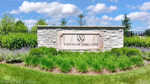 1655 Vista Dr W, Oakland, MI 48363
