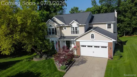 3094 Waldon Park Dr, Orion, MI 48359