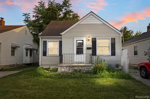 929 White Ave, Lincoln Park, MI 48146