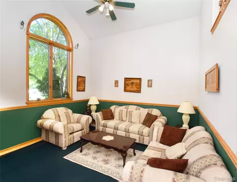 6476 Stonebrook Ln, Flint, MI 48433 photo 9