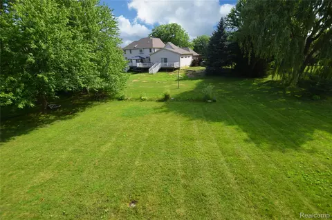 6476 Stonebrook Ln, Flint, MI 48433 photo 25