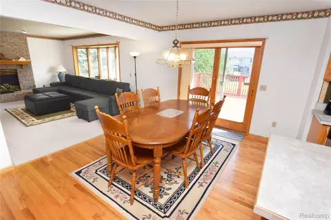 6476 Stonebrook Ln, Flint, MI 48433 photo 5