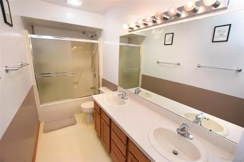 6476 Stonebrook Ln, Flint, MI 48433 photo 23