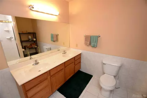 6476 Stonebrook Ln, Flint, MI 48433 photo 16