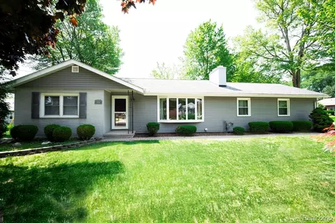 2016 Brandywine Ln, Port Huron, MI 48060