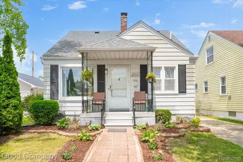 21531 Avalon St, Saint Clair Shores, MI 48080