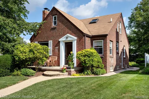 10564 Lasalle Blvd, Huntington Woods, MI 48070