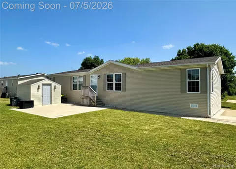 11211 Nearbrook Ct, Green Oak, MI 48178