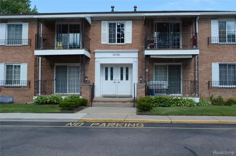 30789 Shiawassee Rd #9, Farmington, MI 48336