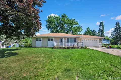 2141 Willot Rd, Auburn Hills, MI 48326