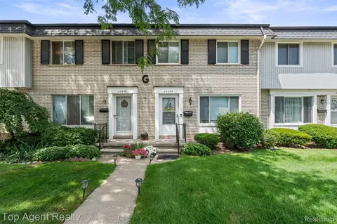 28264 Universal Dr #82, Warren, MI 48092
