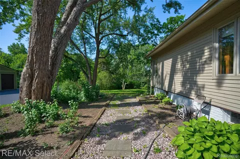 Exterior - 6605 Flushing Rd, Mount Morris, MI 48433 photo 3 of 6