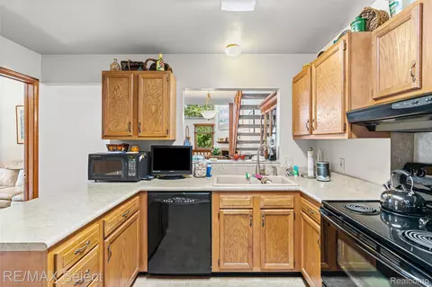Kitchen - 6605 Flushing Rd, Mount Morris, MI 48433 photo 3 of 3