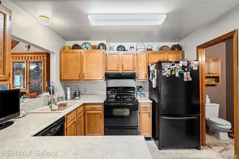 Kitchen - 6605 Flushing Rd, Mount Morris, MI 48433 photo 2 of 3