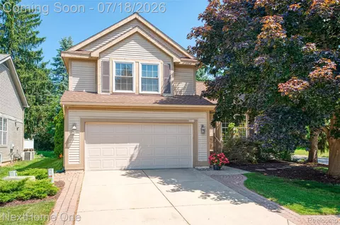 6496 Lake Meadow Dr, Waterford, MI 48327