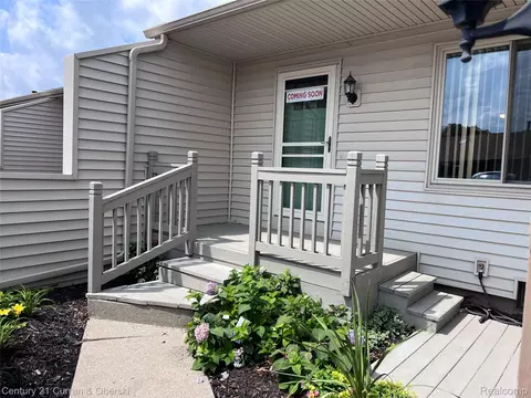 61958 Ticonderoga Dr, South Lyon, MI 48178