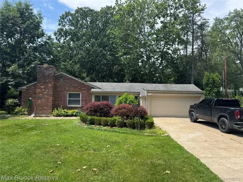 6490 Thurber Rd, Bloomfield Hills, MI 48301