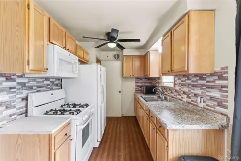 Kitchen - 4722 Birchcrest Dr, Flint, MI 48504 photo 1 of 3